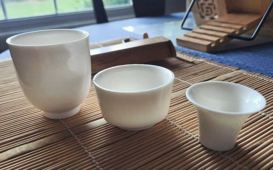 3 dehua cups