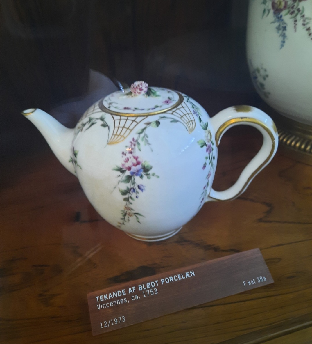 Teapot, soft paste porcelain, 1753, Vincennes