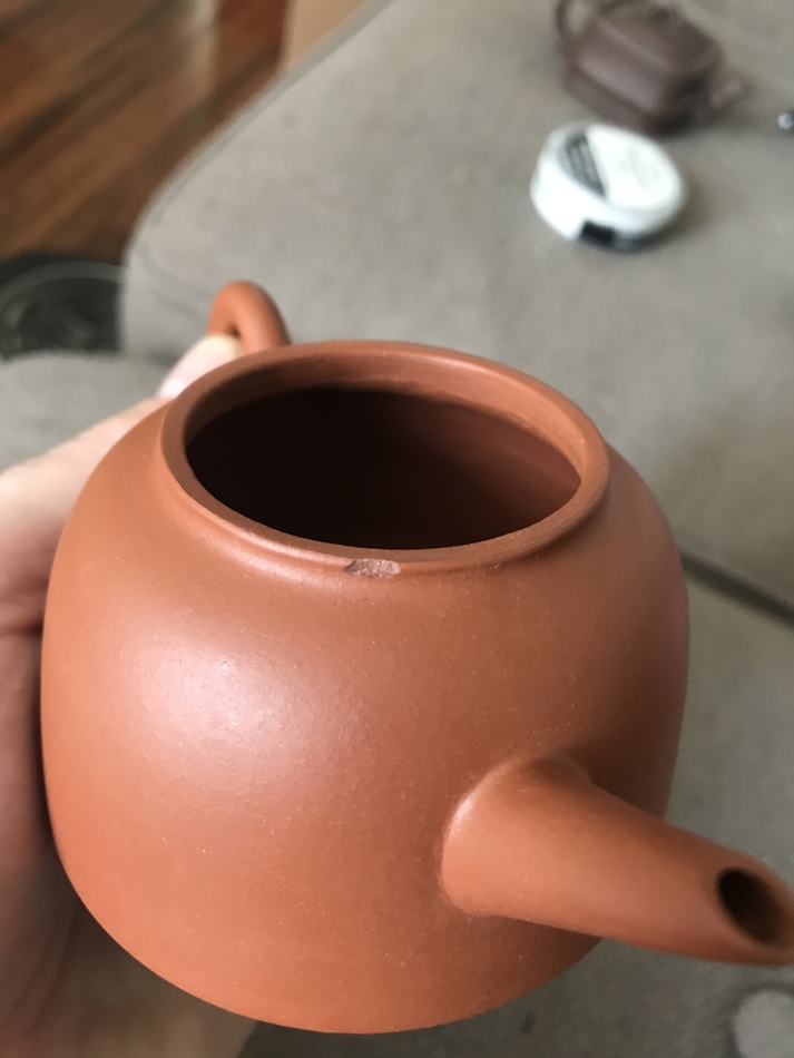 Non factory 90’s hongni 150ml. Nicely made pot but has flea bite/chip on rim. $70