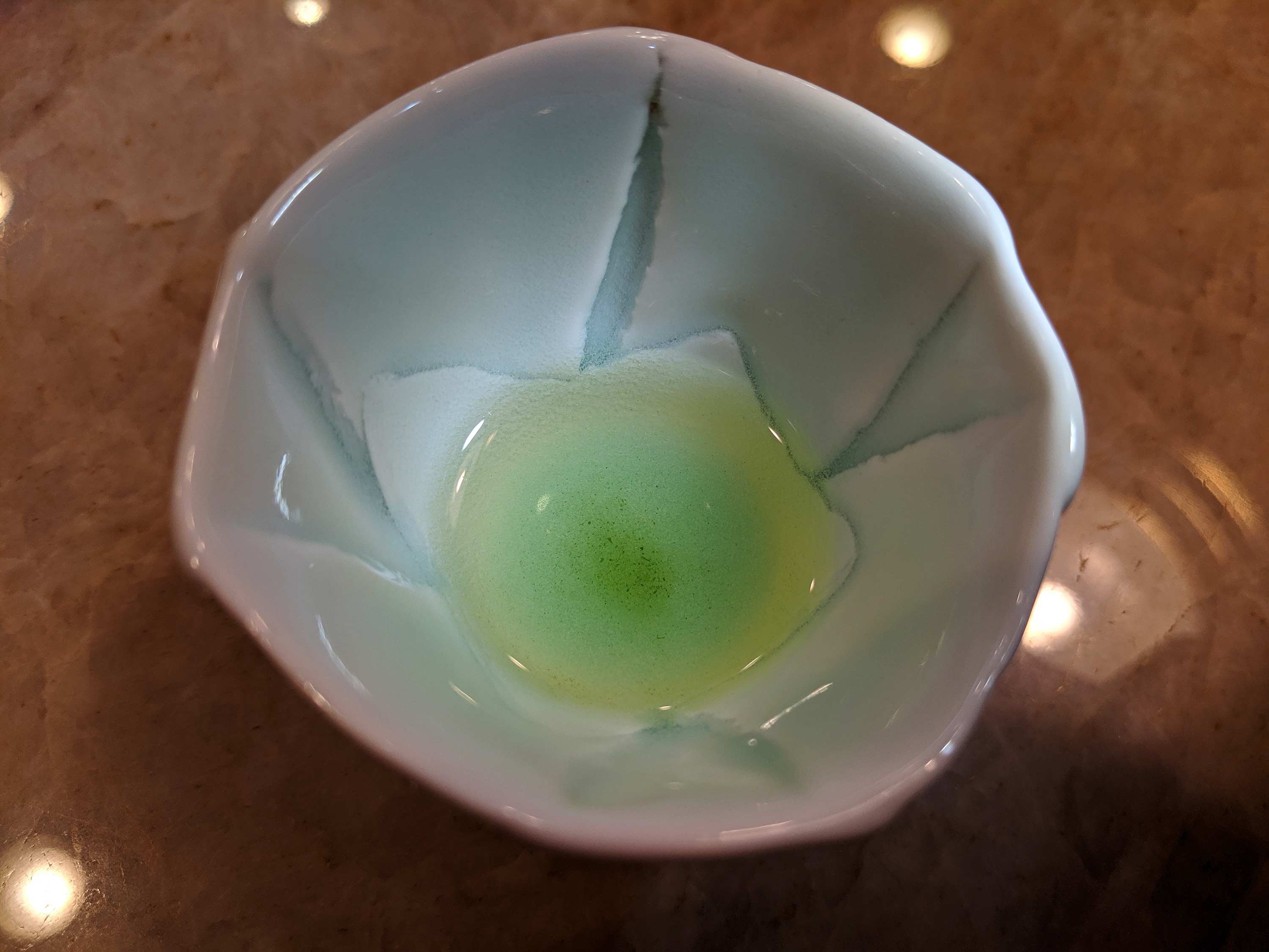 Jade dew: Ippodo Tokusen Gyokuro in a cup from Tokoname (unknown artist)