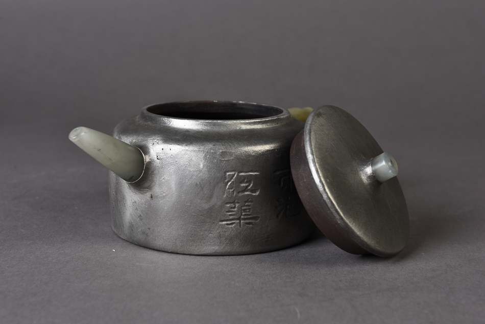 pewter tea pot 4.jpg