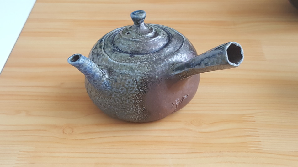 Mayake Teapot by Konishi Yohei 小西洋平
