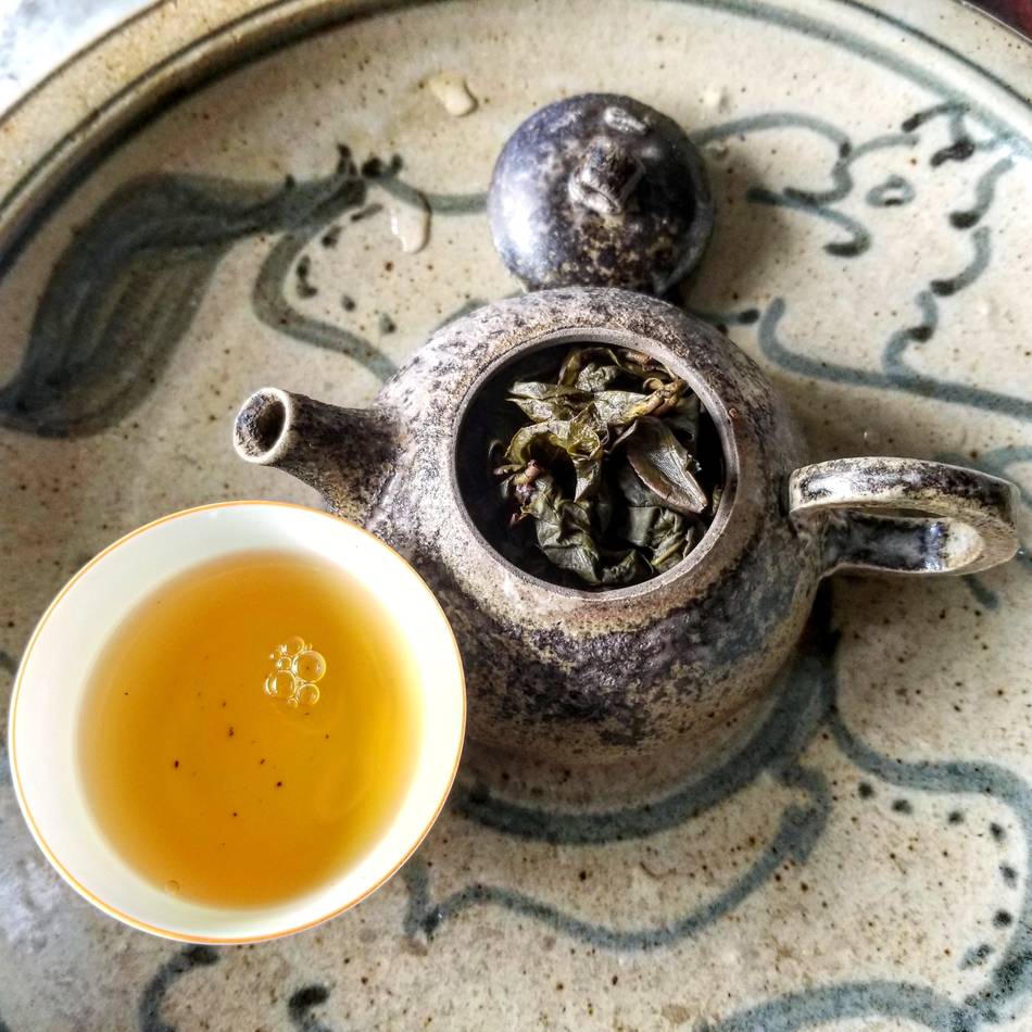 Look at the color difference between this tea soup and the one from gaiwan from post above. I used same brewing parameters. Kuo pot is pushing this tea hard!